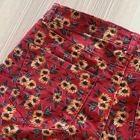 Red floral denim jean shorts - near vintage (2000s) - Picture 3 of 9